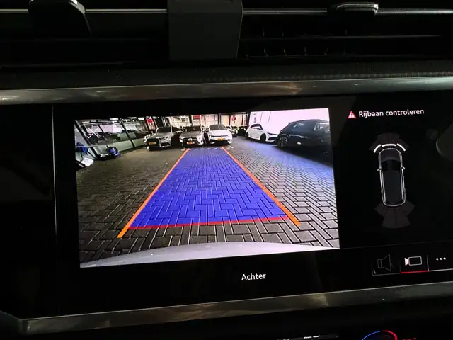 Audi Q3 view 18