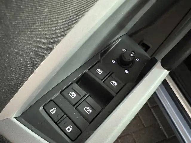 Audi Q3 view 10