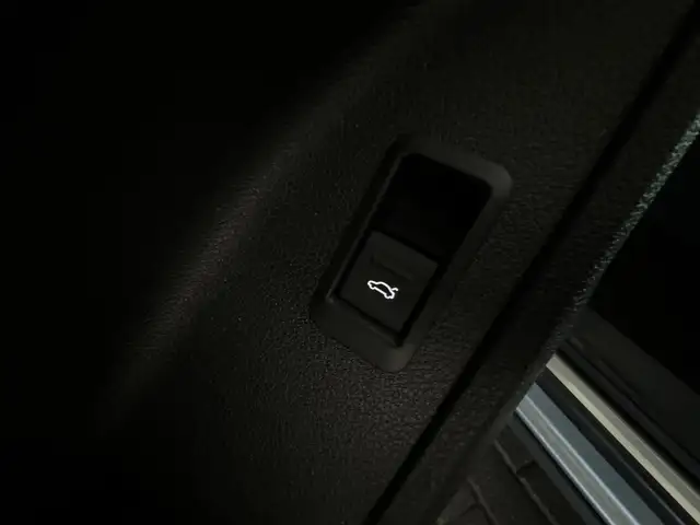 Audi Q3 view 28