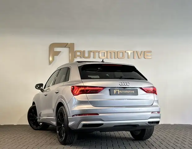 Audi Q3 view 6