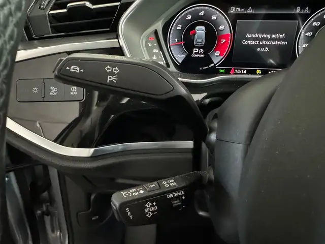 Audi Q3 view 15