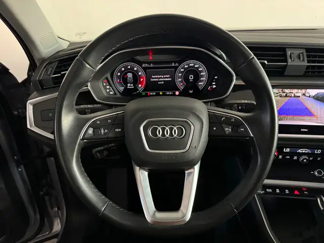 Audi Q3 view 14