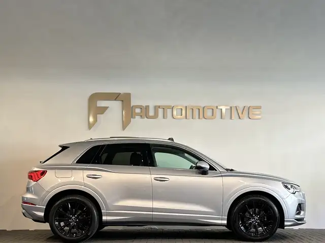 Audi Q3 view 8