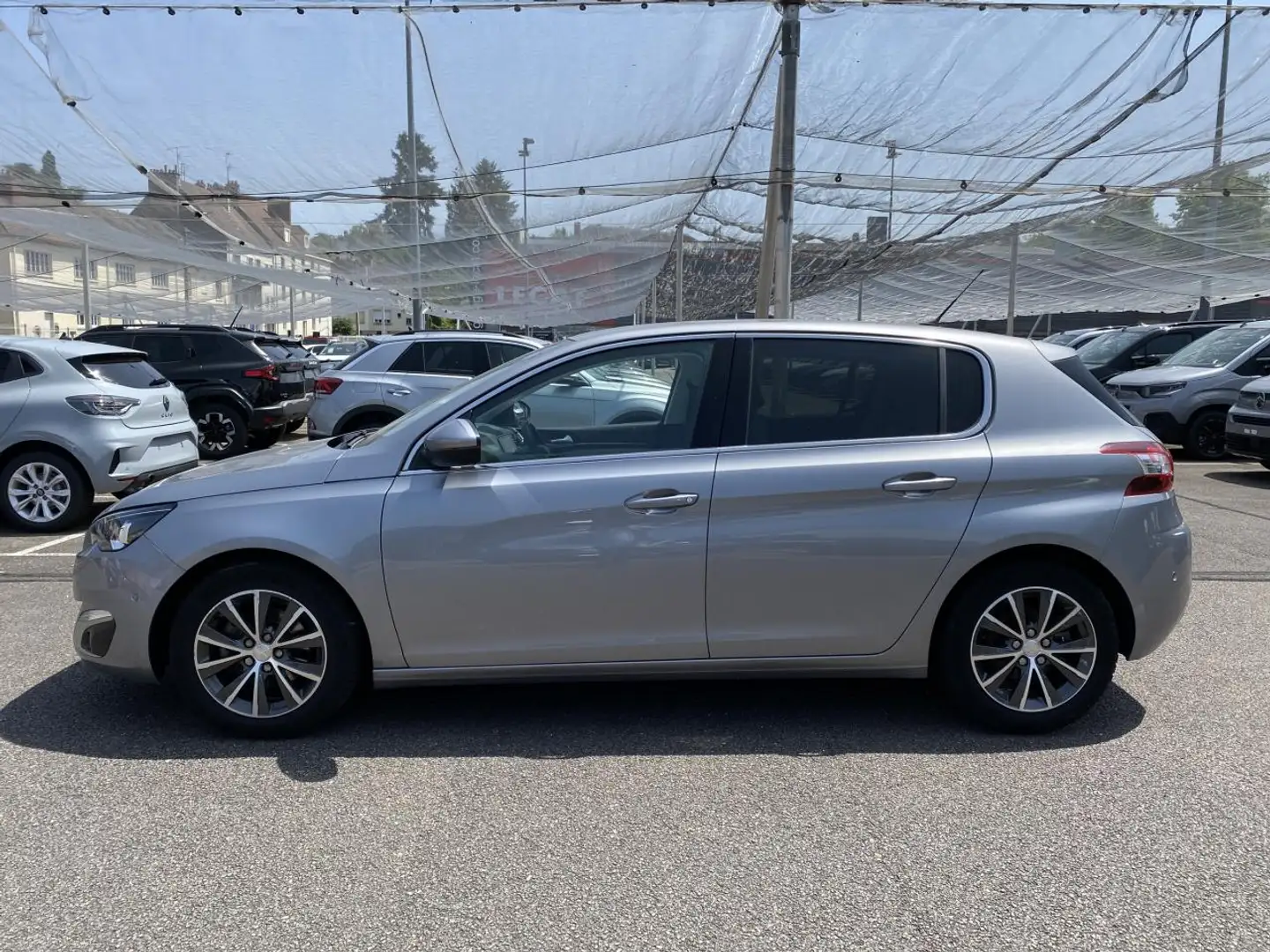 Peugeot 308 II 1.2 PureTech S\u0026S 130 EAT6 Allure Grau - 2