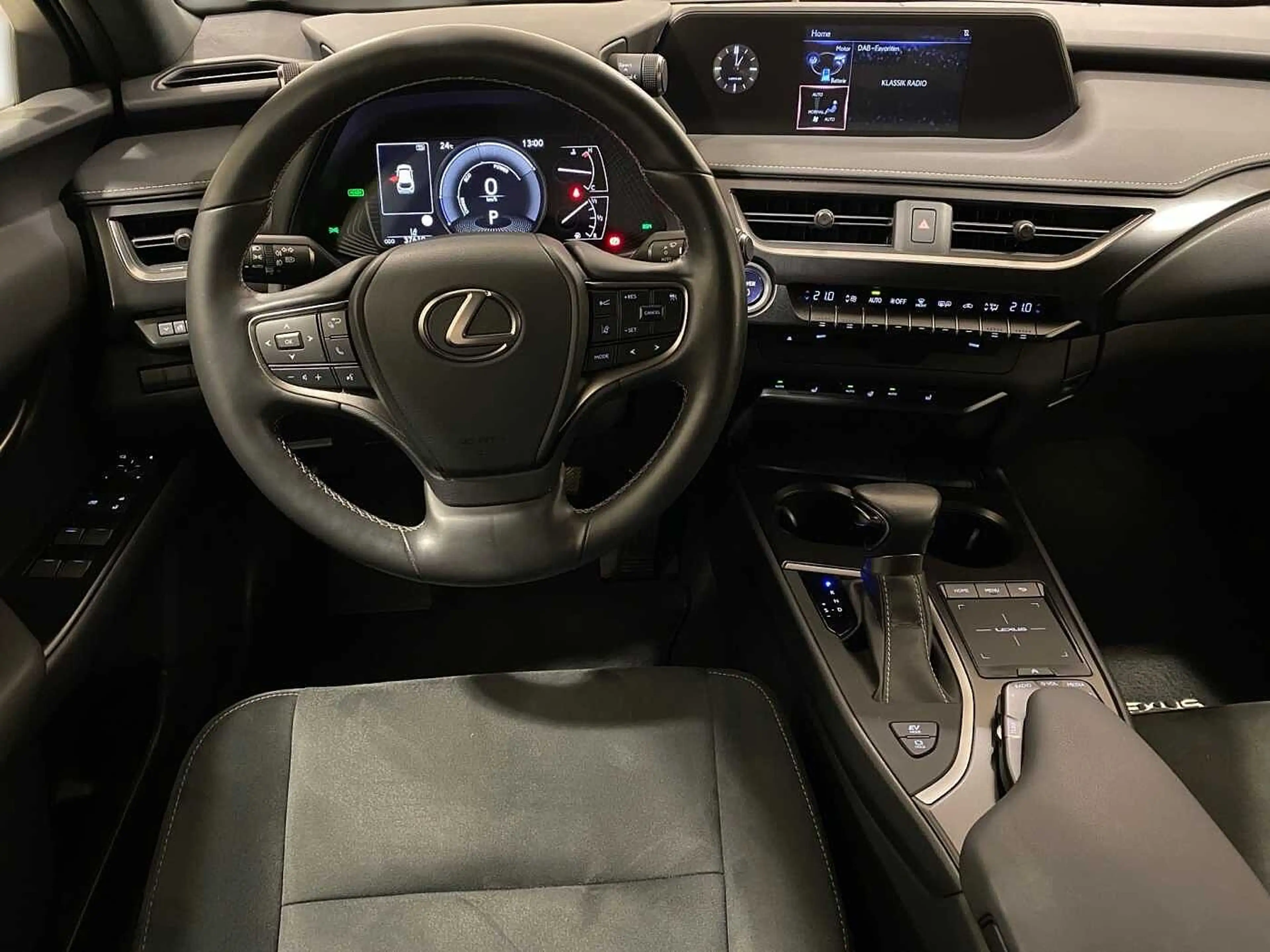 Lexus UX 250h 2.0 Hybrid Style Edition LED KAMERA — photo 11