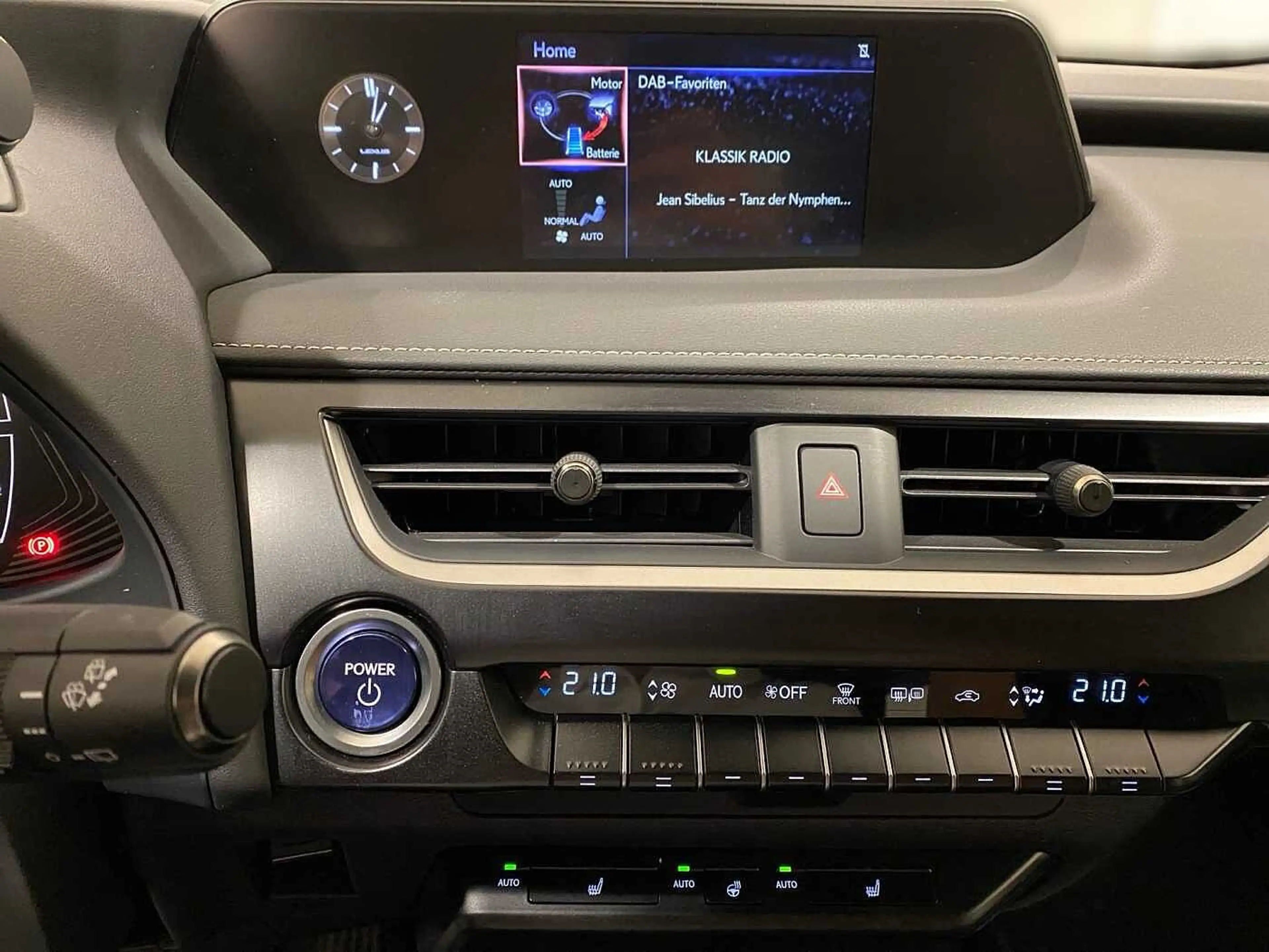 Lexus UX 250h 2.0 Hybrid Style Edition LED KAMERA — photo 13
