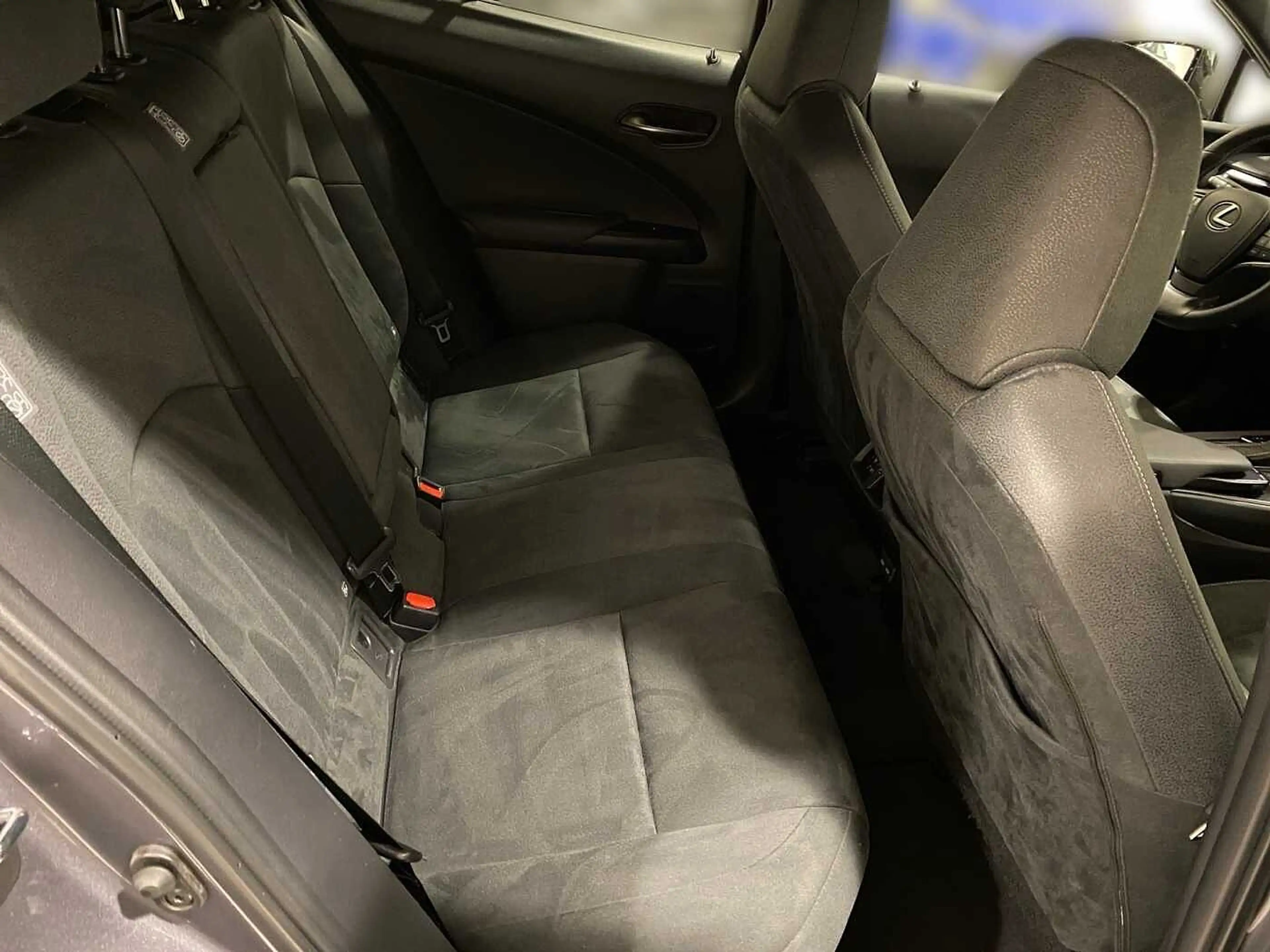 Lexus UX 250h 2.0 Hybrid Style Edition LED KAMERA — photo 15