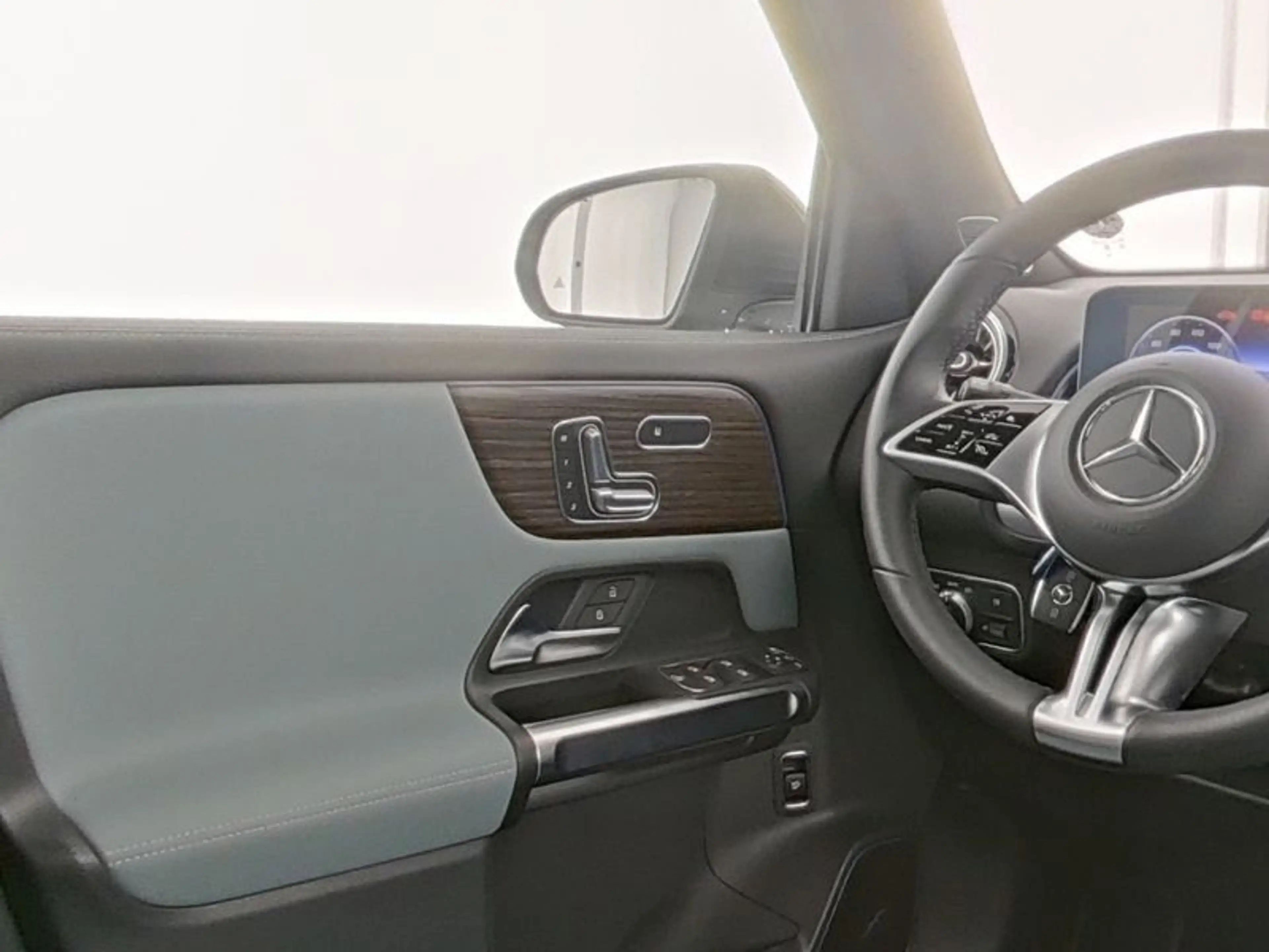 Mercedes-Benz EQB 300 4M PROGR-ADVA+ MEMORY FAP 360° BURMESTER — photo 10