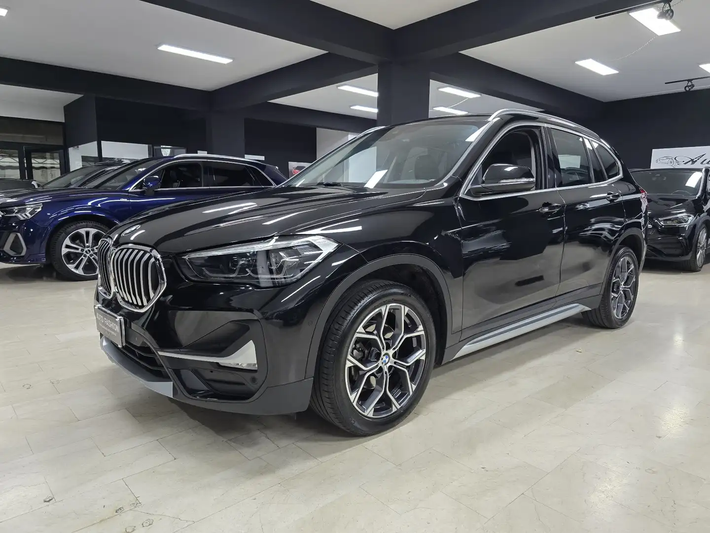 BMW X1 X1 F48 2019 sdrive16d Xline auto Noir - 1