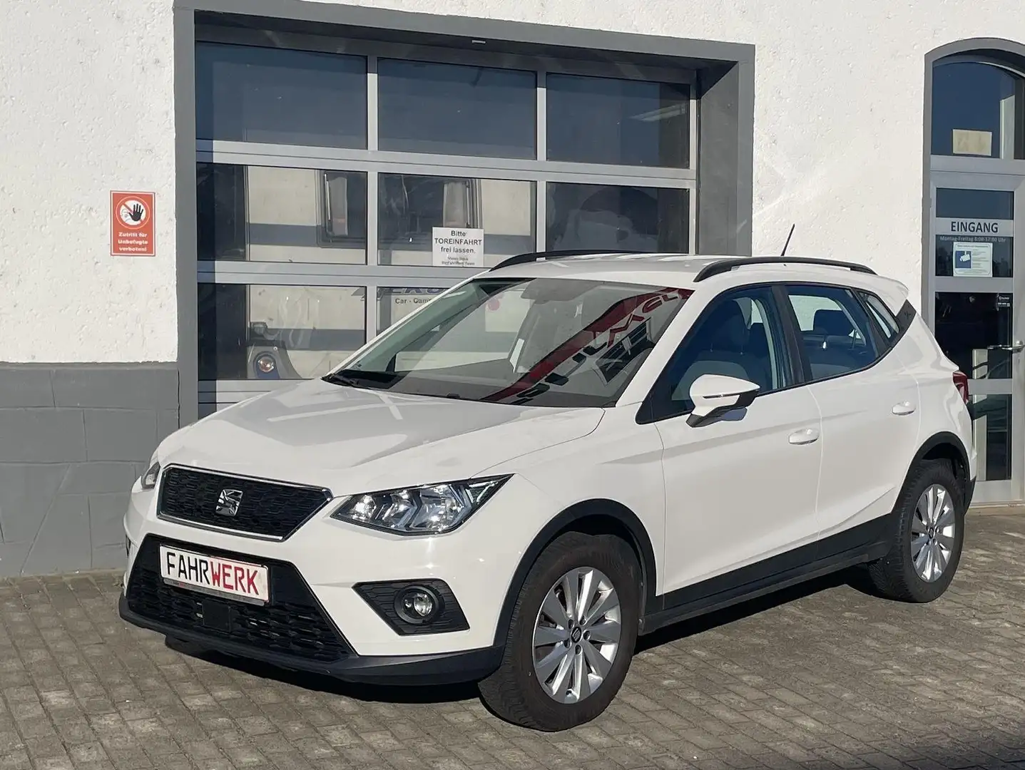 SEAT Arona Style Klima FH SH AHK NAVi TÜV NEU Weiß - 2