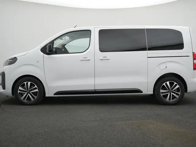Peugeot Traveller view 5