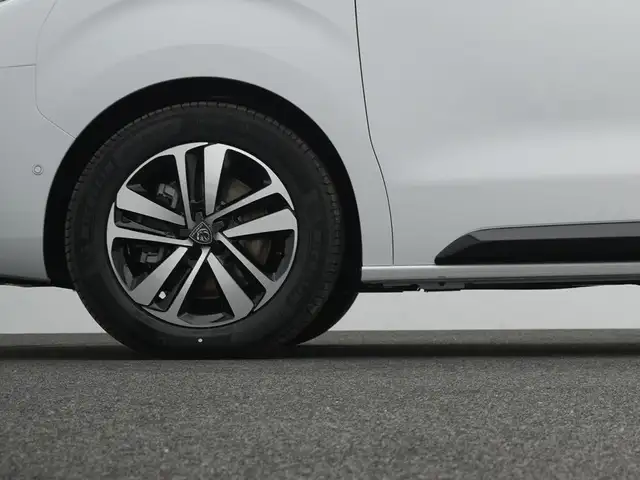Peugeot Traveller view 10
