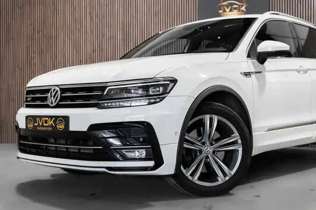Volkswagen Tiguan view 2