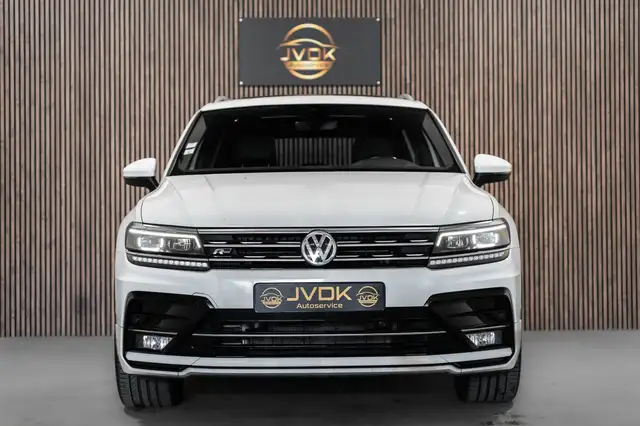 Volkswagen Tiguan view 4