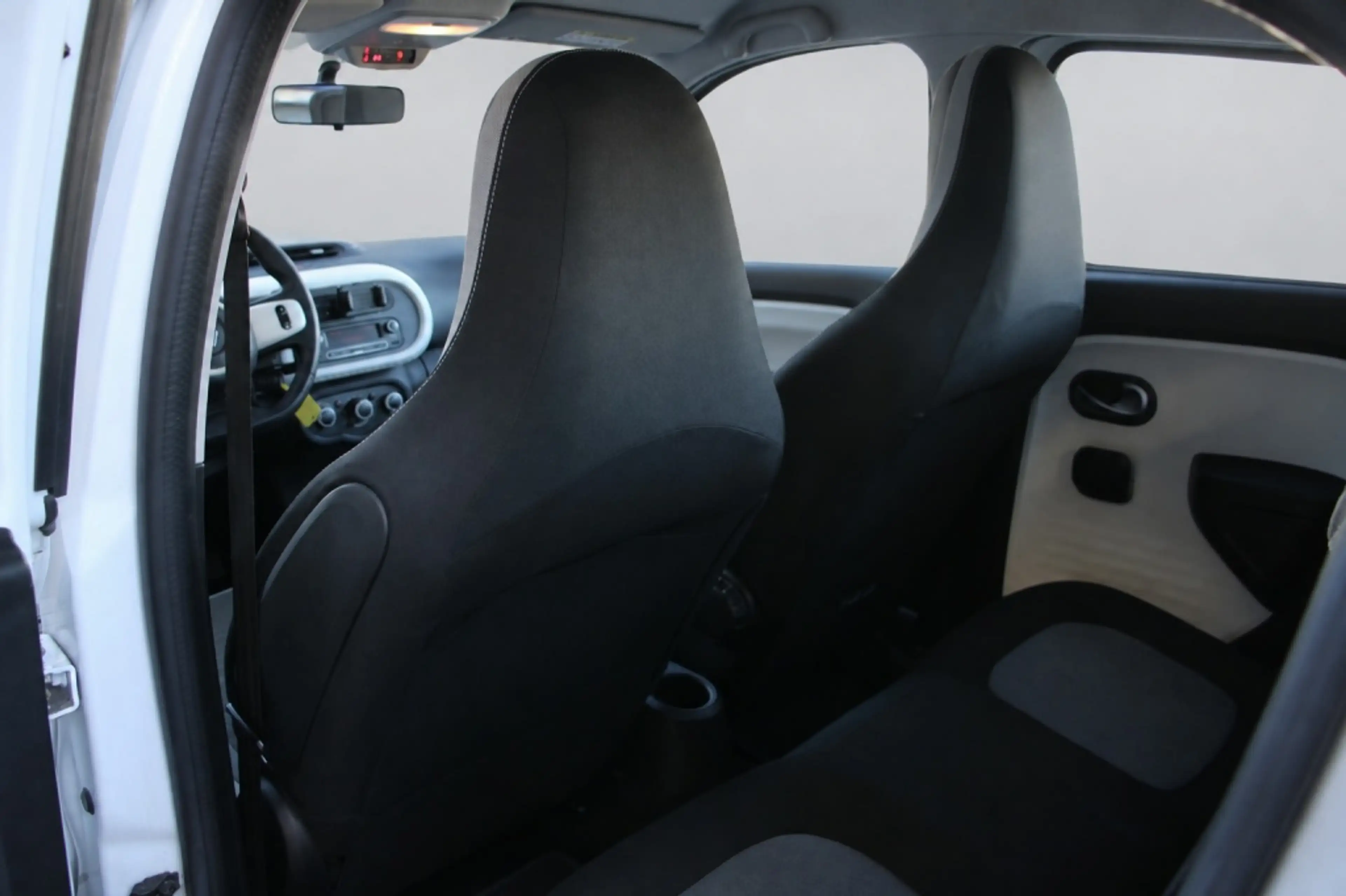 Renault Twingo 1.0 SCe Collection — photo 11