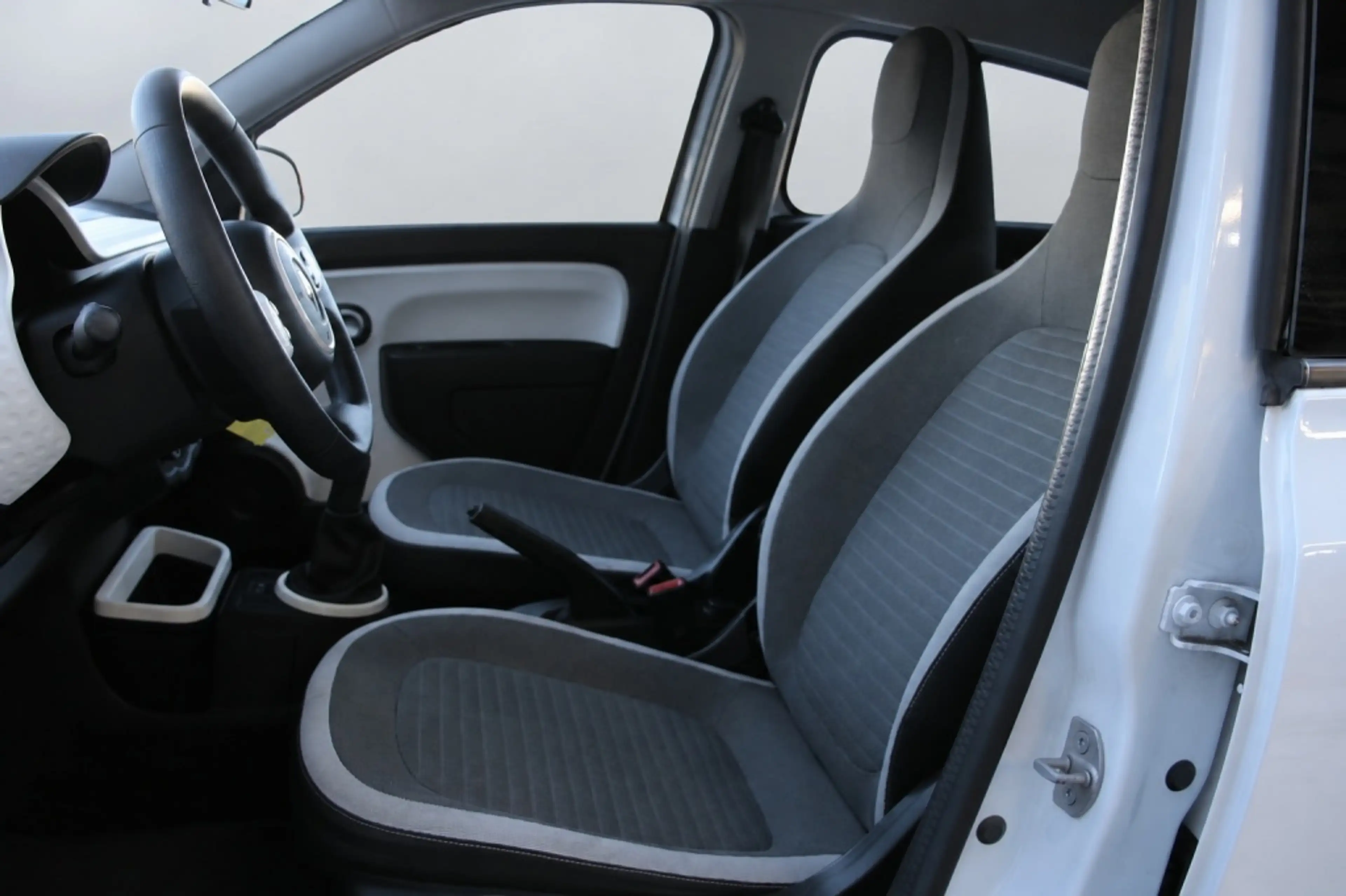 Renault Twingo 1.0 SCe Collection — photo 13