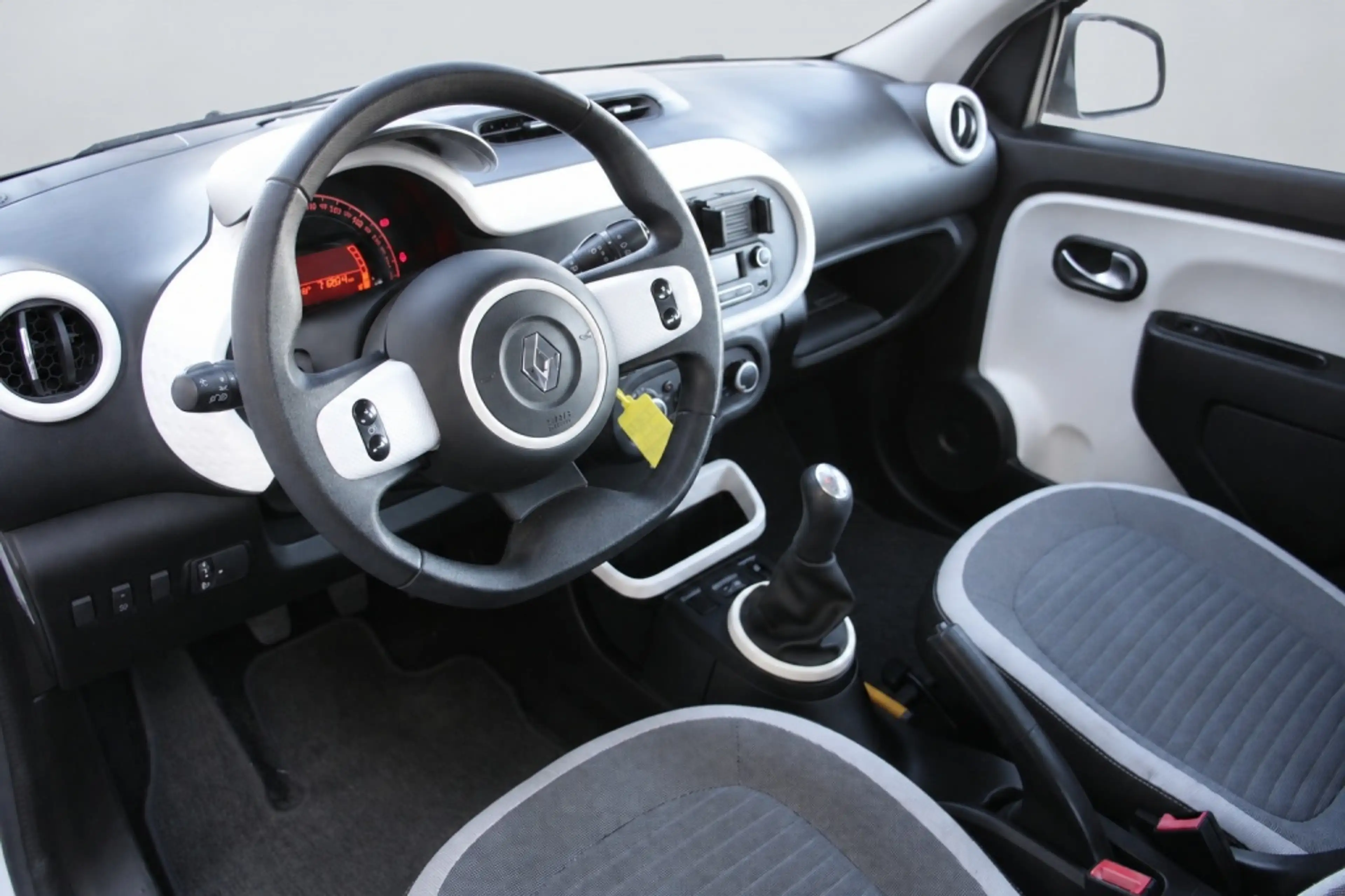 Renault Twingo 1.0 SCe Collection — photo 14