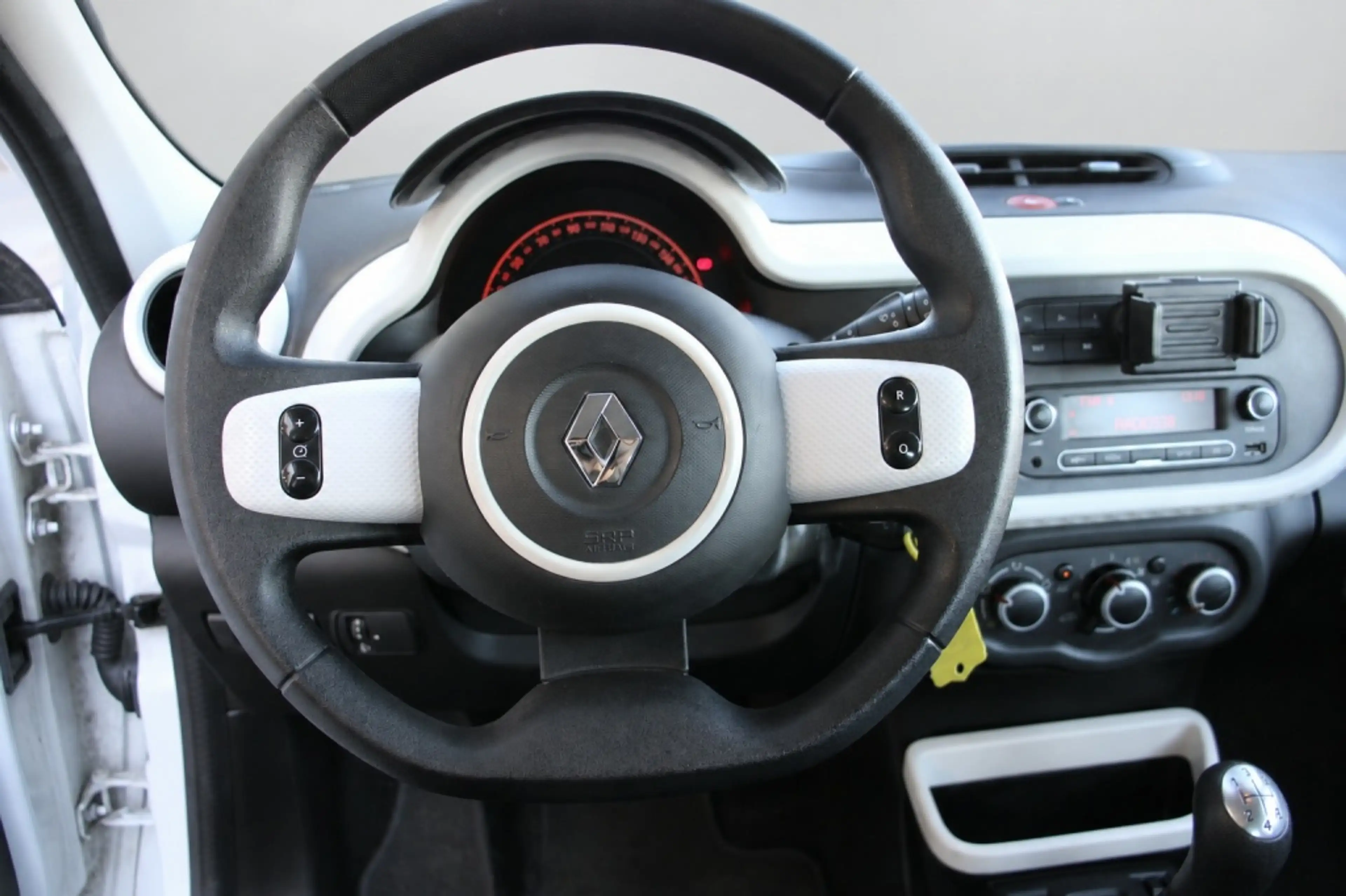 Renault Twingo 1.0 SCe Collection — photo 15
