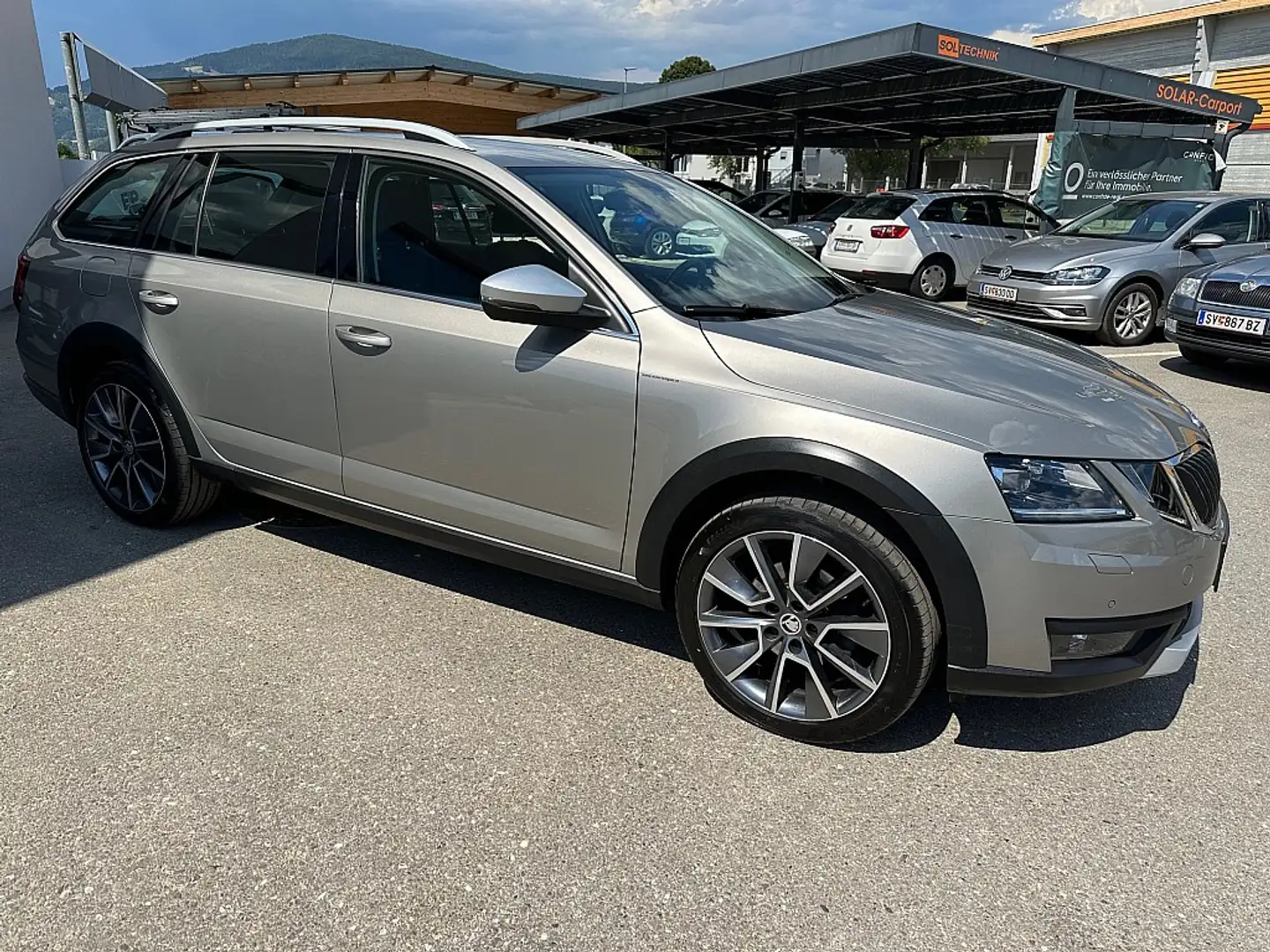 Skoda Octavia Scout 2,0 TDI 4x4 DSG Amarillo - 2