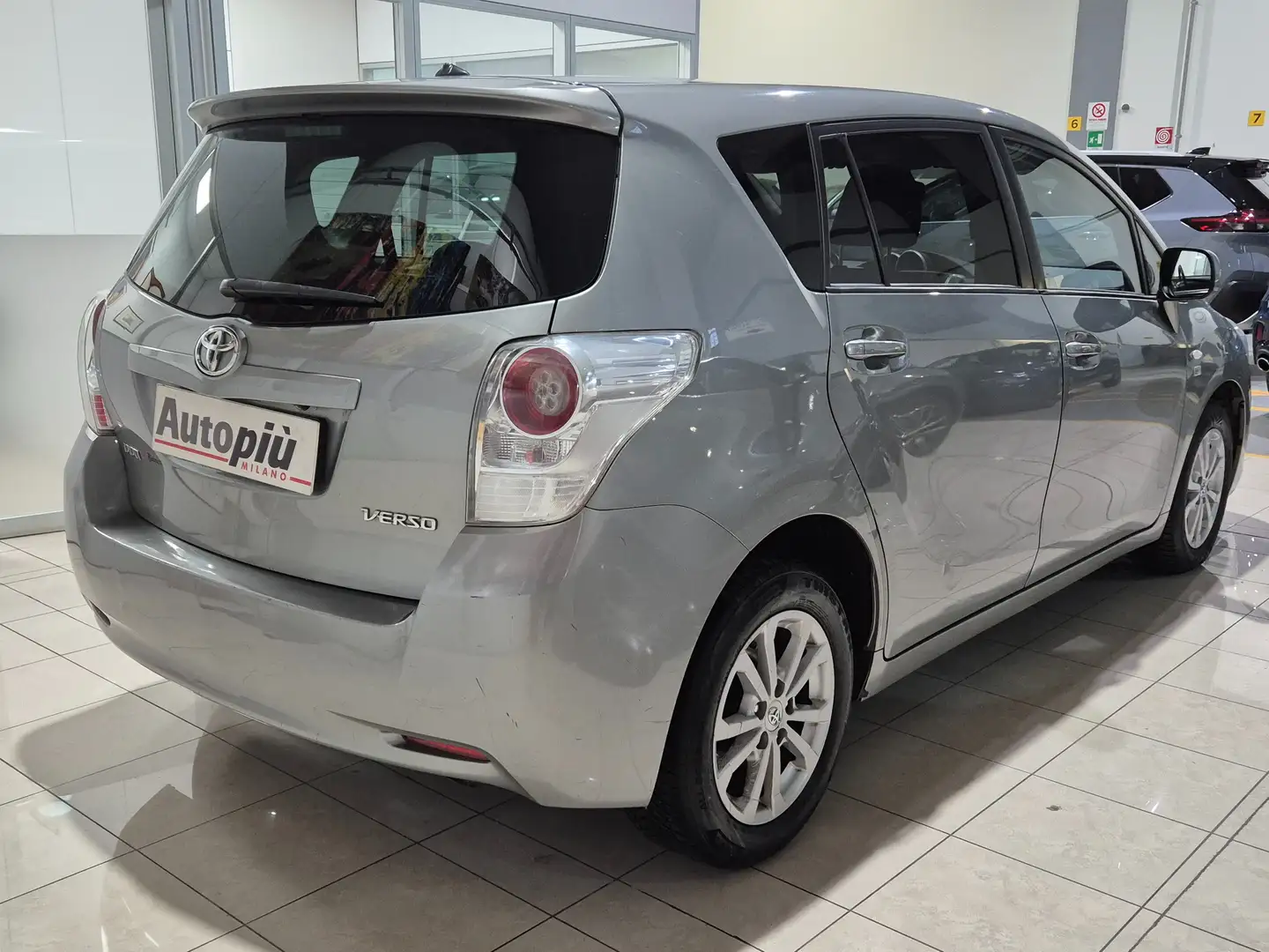 Toyota Verso Verso 2.0d Act navi 7p. Silber - 2