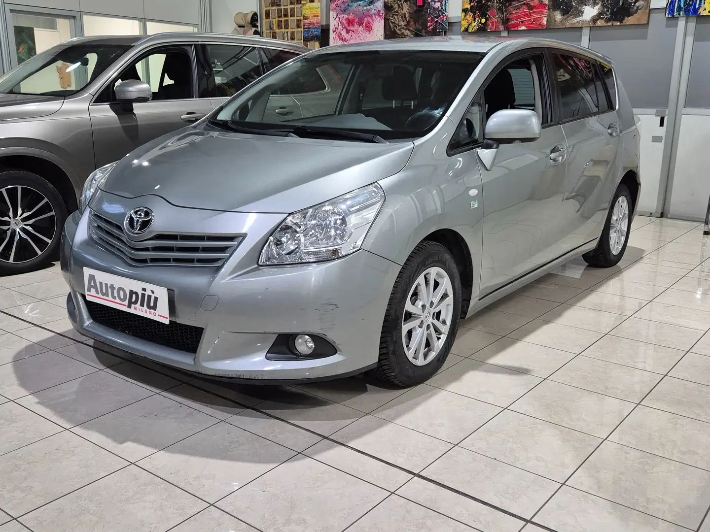 Toyota Verso Verso 2.0d Act navi 7p. Silber - 1