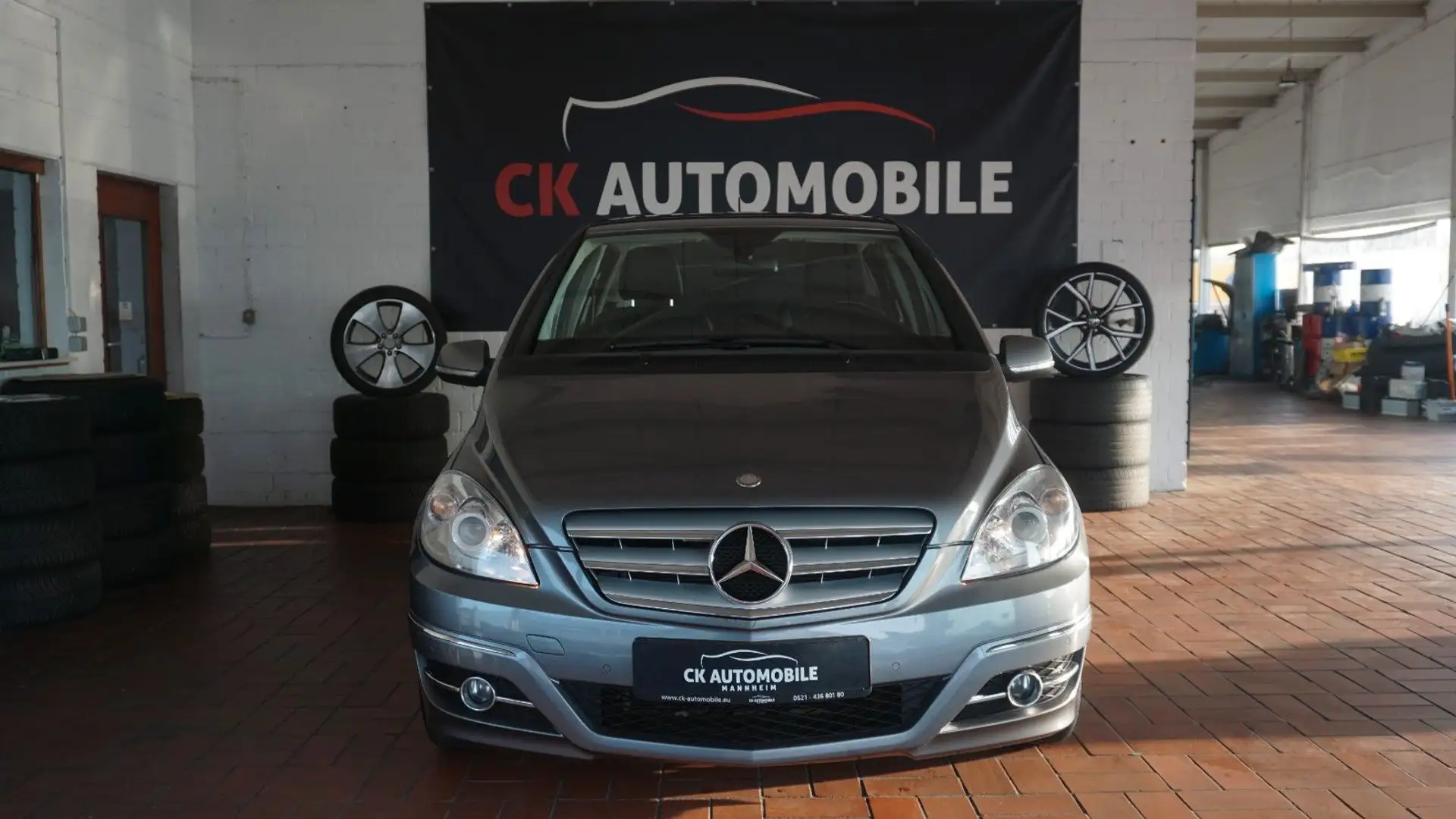 Mercedes-Benz B 170 SHZ*PDC*T-LEDER*MFL*NAVI*AHK*TOP!!! Grau - 1