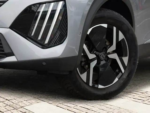 Peugeot 2008 view 5