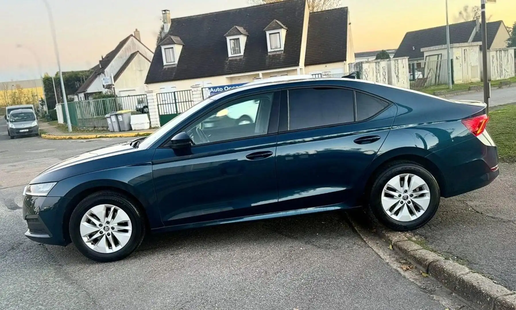 Skoda Octavia Business 1.0 TSI 110CV DSG7 08/2023 15825HT ENTRETIEN COMPLET A JOUR Noir - 2