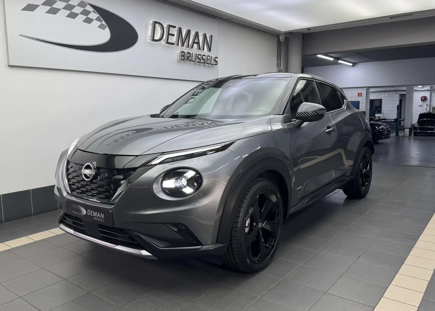 Nissan Juke II 1.6 DIG-T HEV Hybrid  \Premiere Edition\ 143 Grijs - 1