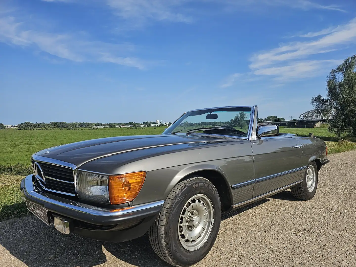 Mercedes-Benz SL 280 R107 EU uitvoering 2e serie 1e lak 2e eigenaar Šedá - 1