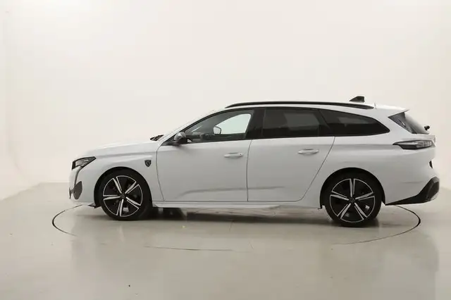 Peugeot 308 view 2