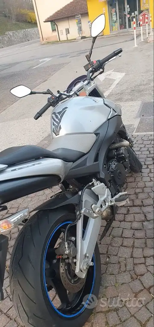 Suzuki GSR 600 Ezüst - 2