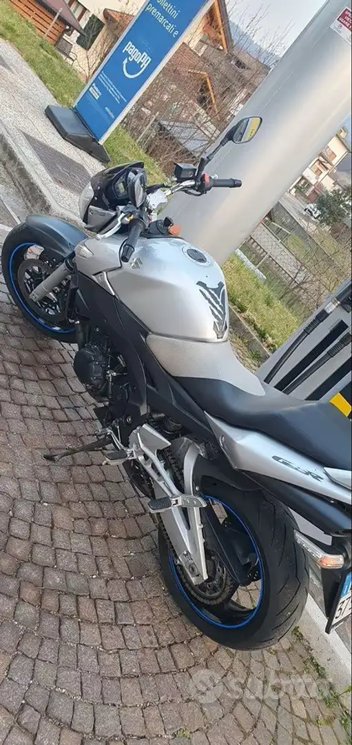 Suzuki GSR 600 Silver - 1