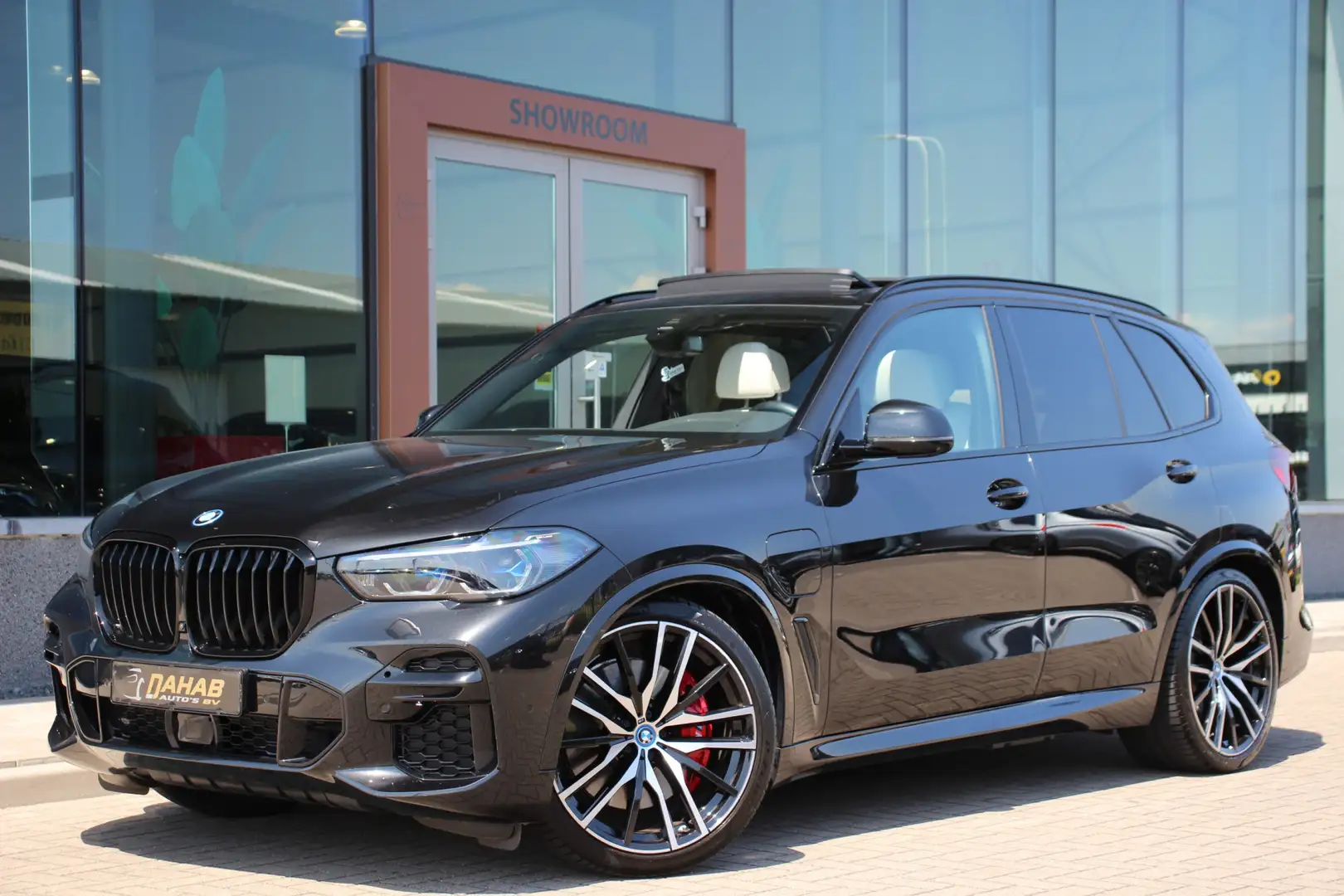 BMW X5 xDrive45e High Executive M-Sport | Pano | Luchtver Zwart - 1