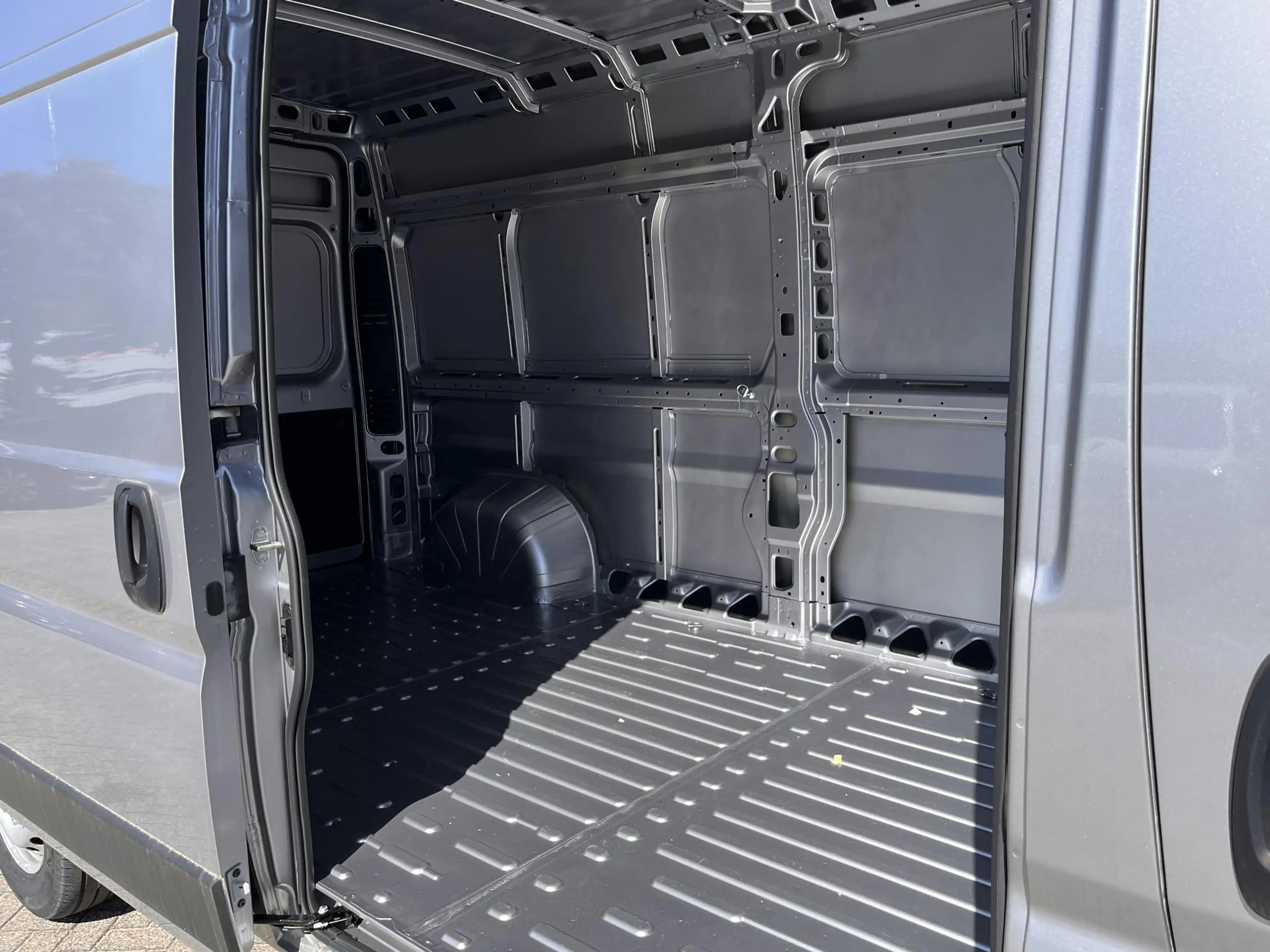 Peugeot Boxer 2.2 BlueHDi 180 S&S L3H2 3.5t 2 Zits met armsteun — photo 5