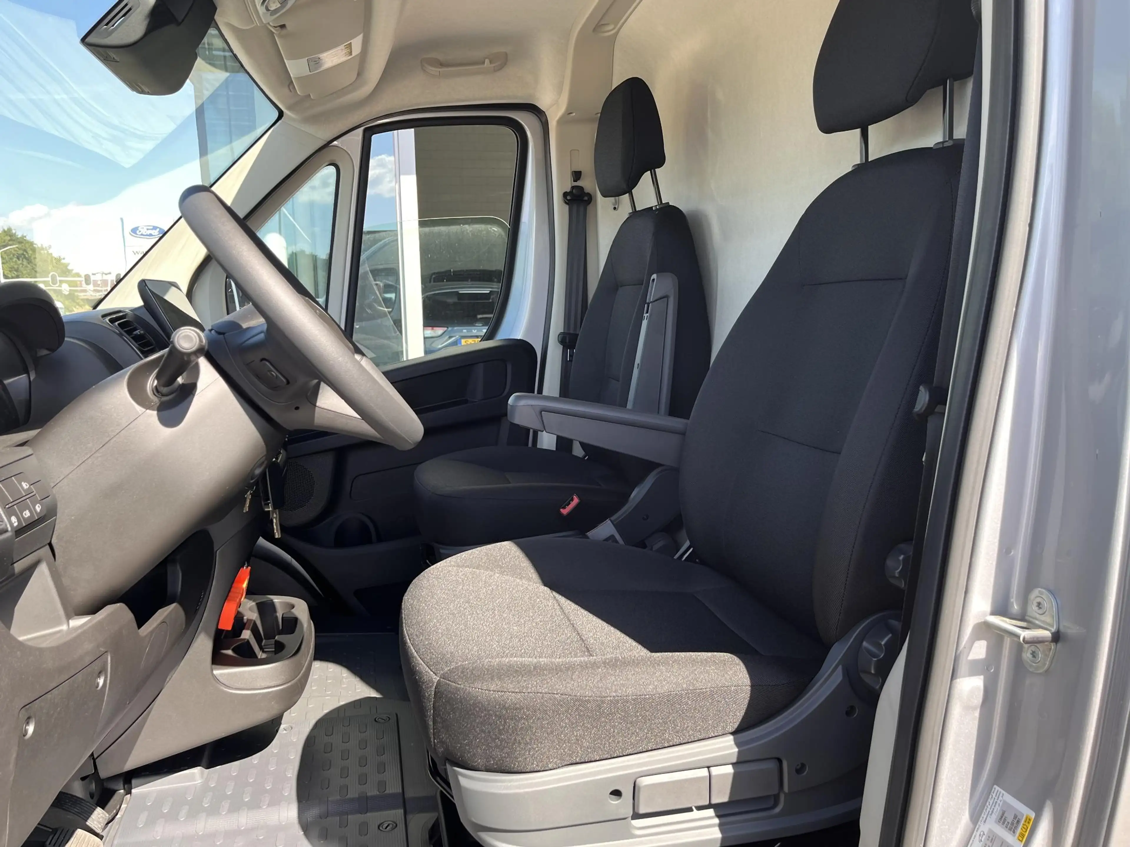 Peugeot Boxer 2.2 BlueHDi 180 S&S L3H2 3.5t 2 Zits met armsteun — photo 8
