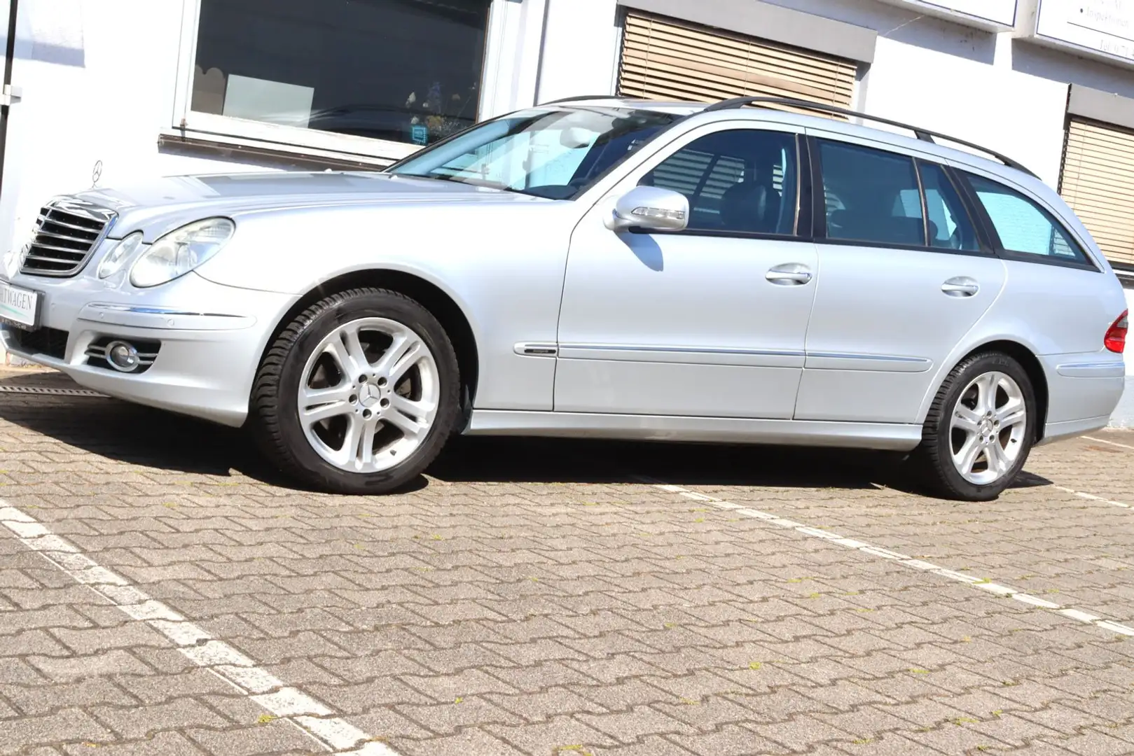 Mercedes-Benz E 280 E 280 T CDI 4Matic AVANTGARDE-PAKET *2-HAND Zilver - 1