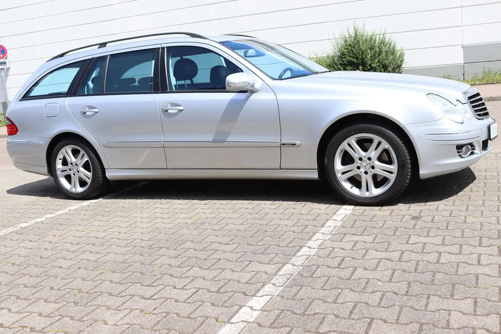 Mercedes-Benz E 280 E 280 T CDI 4Matic AVANTGARDE-PAKET *2-HAND Zilver - 2