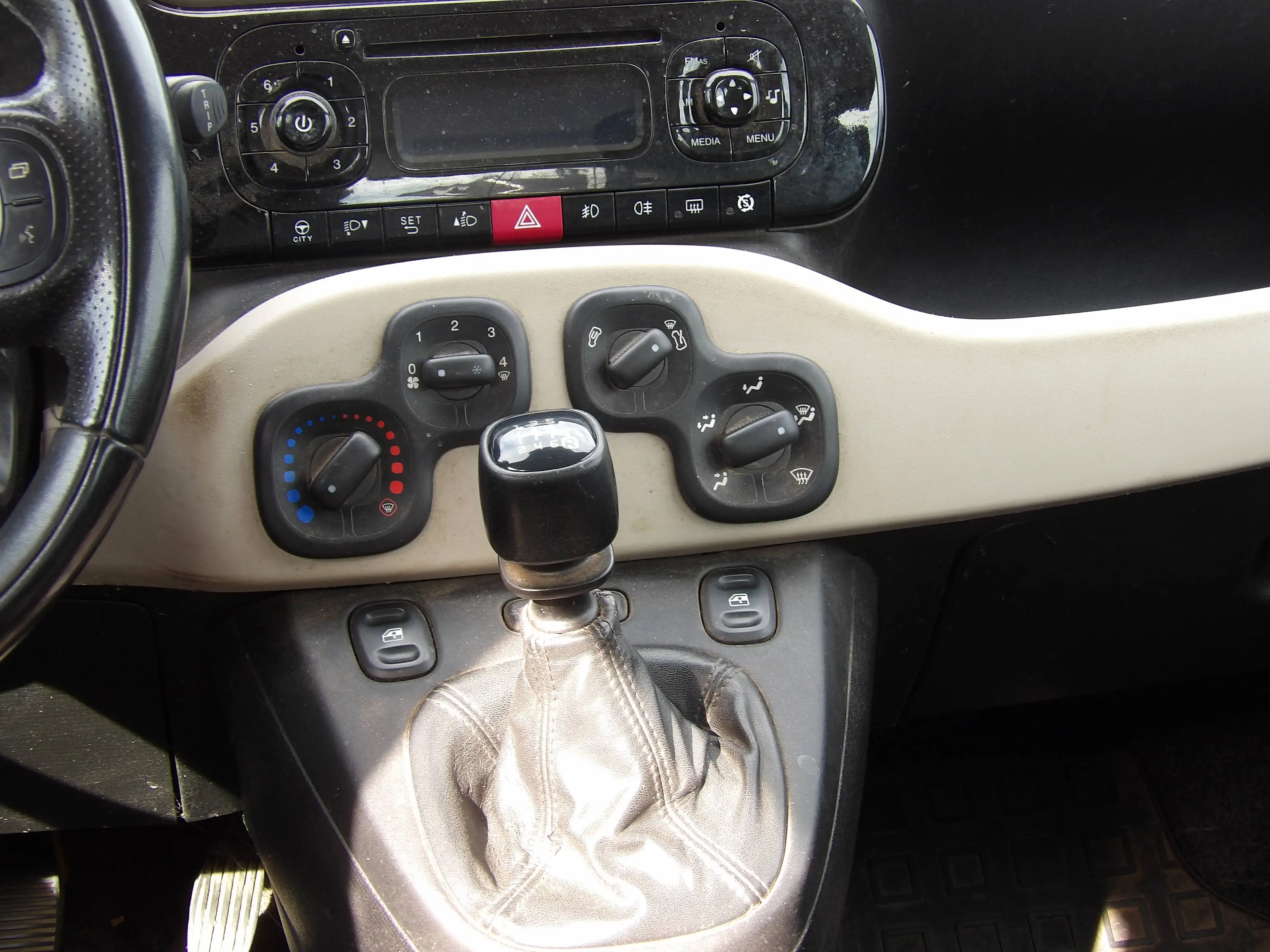Fiat Panda Rock 4x4 Allrad Klima Navi Winterräder Alufelgen HU AAU Neu — photo 11