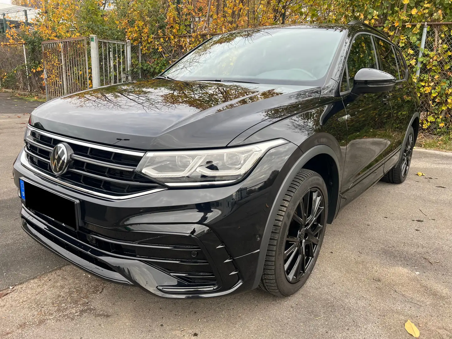 Volkswagen Tiguan Allspace R-Line 4Motion Schwarz - 1