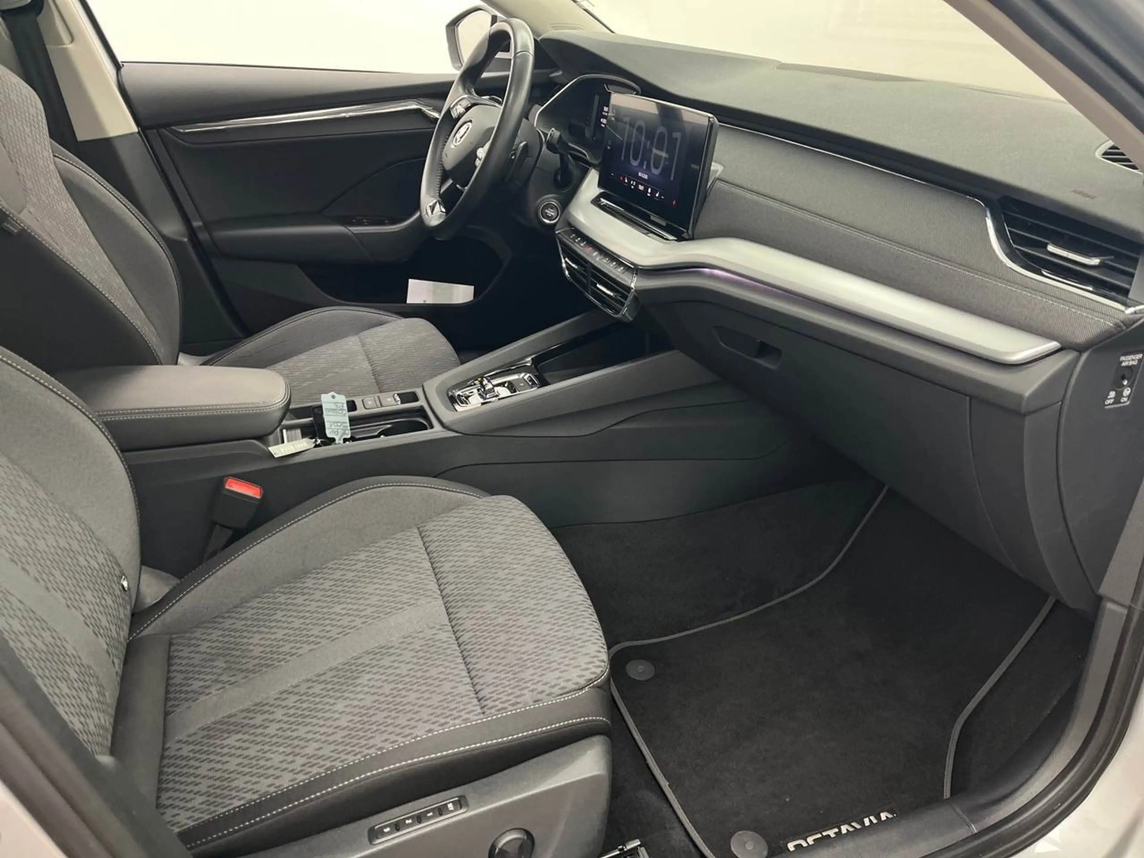 Skoda Octavia Combi 2.0 TDI DPF Style Virtual BLIS Key LED — photo 10