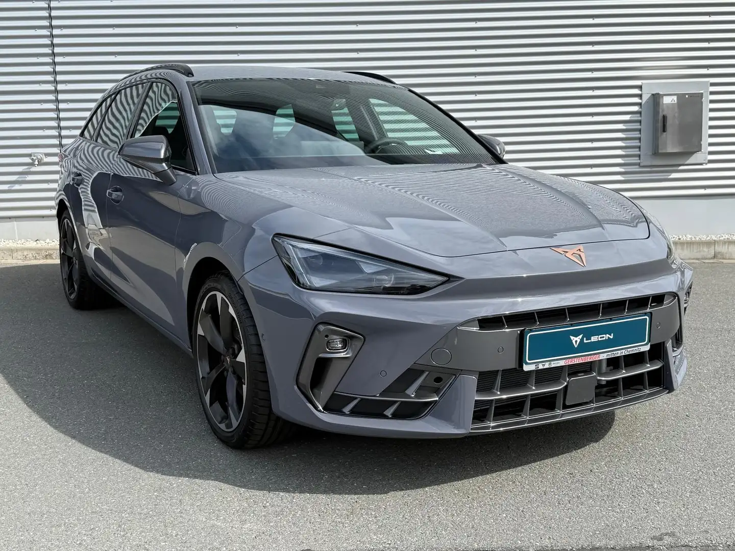 CUPRA Leon 1.5 eTSI 150 PS DSG AHK/MATRIX/WINTERPAKET Grau - 2