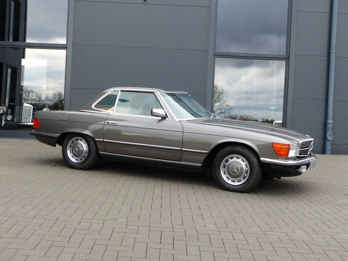 Mercedes-Benz 500 SL W107 Gri - 2