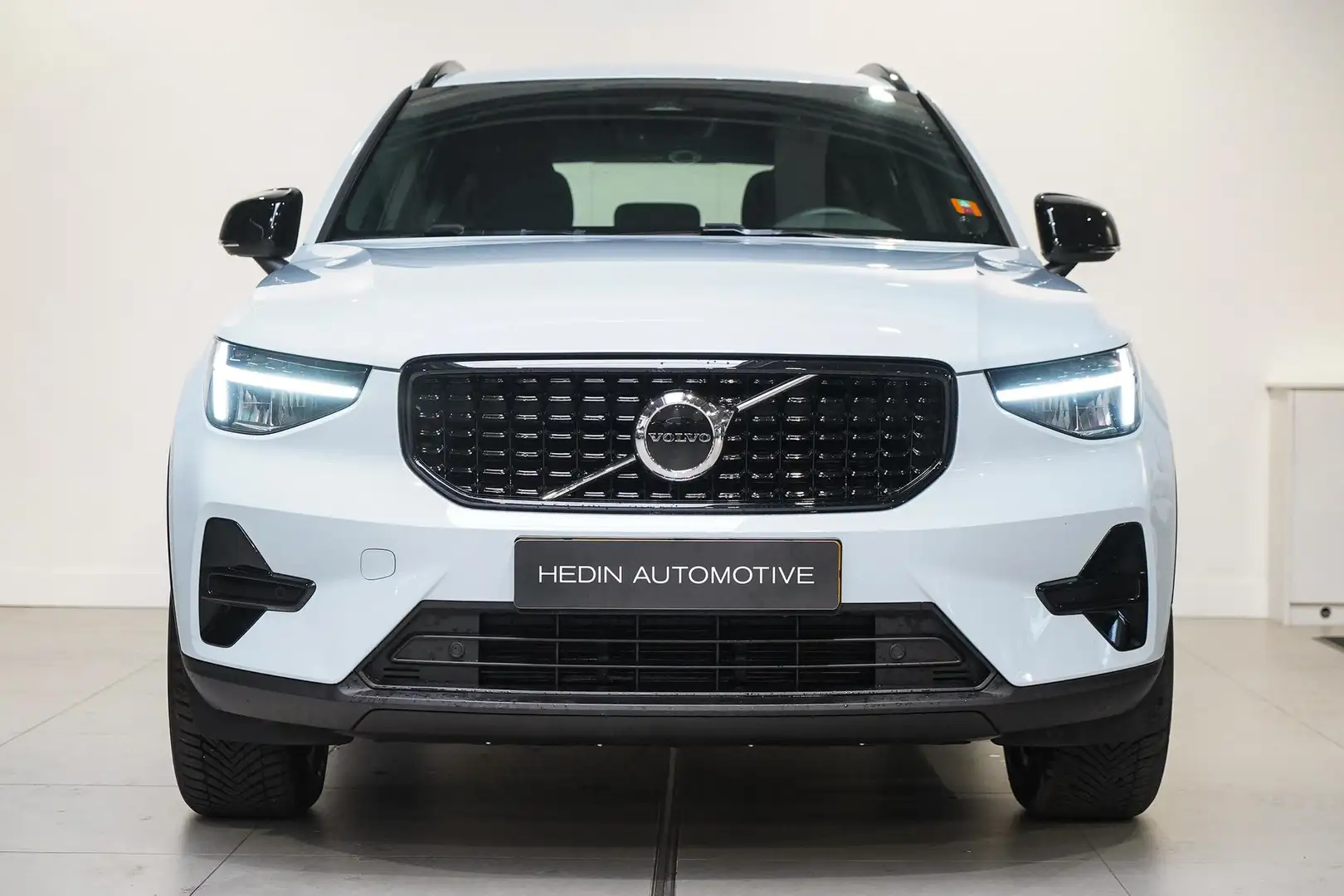 Volvo XC40 B4 Plus Dark Mild Hybride 197pk | 2000kg Trekgewic Blauw - 2