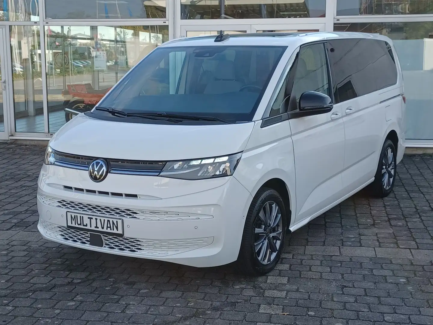Volkswagen T7 Multivan Life Lang 2.0 TDI 7-Sitze ACC Pano elSt Tisch AHK Weiß - 1