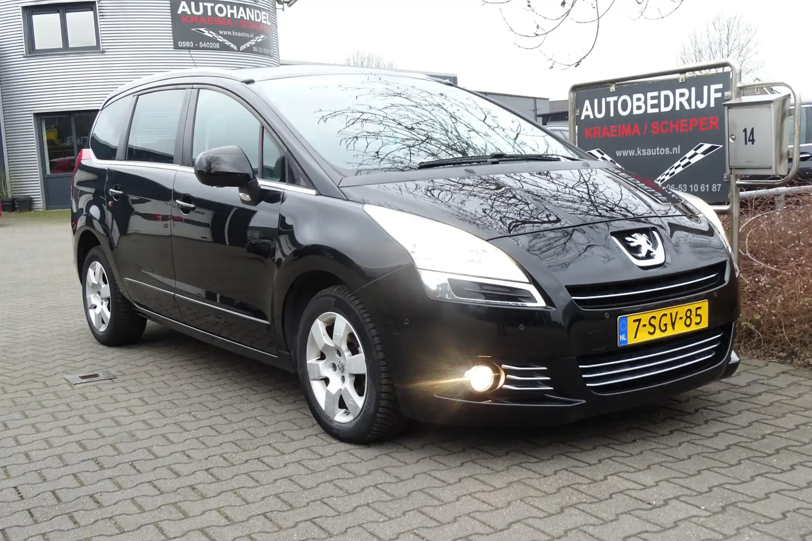 Peugeot 5008 1.6 THP Style crna - 1