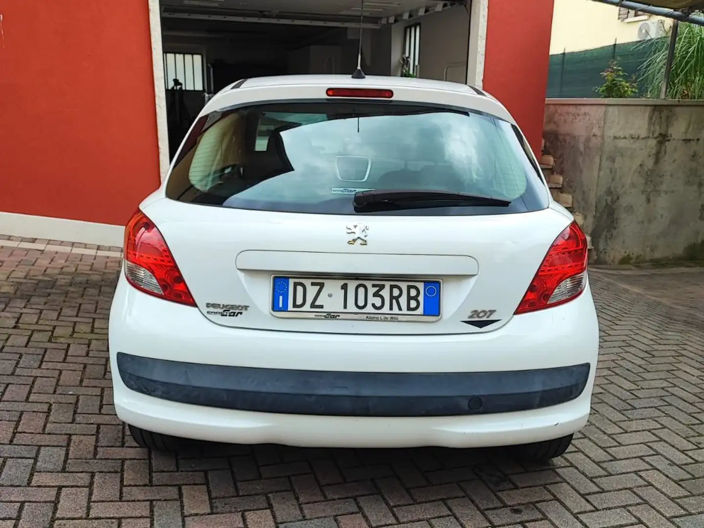Peugeot 207 207 3p 1.4 hdi Energie Sport Bianco - 2