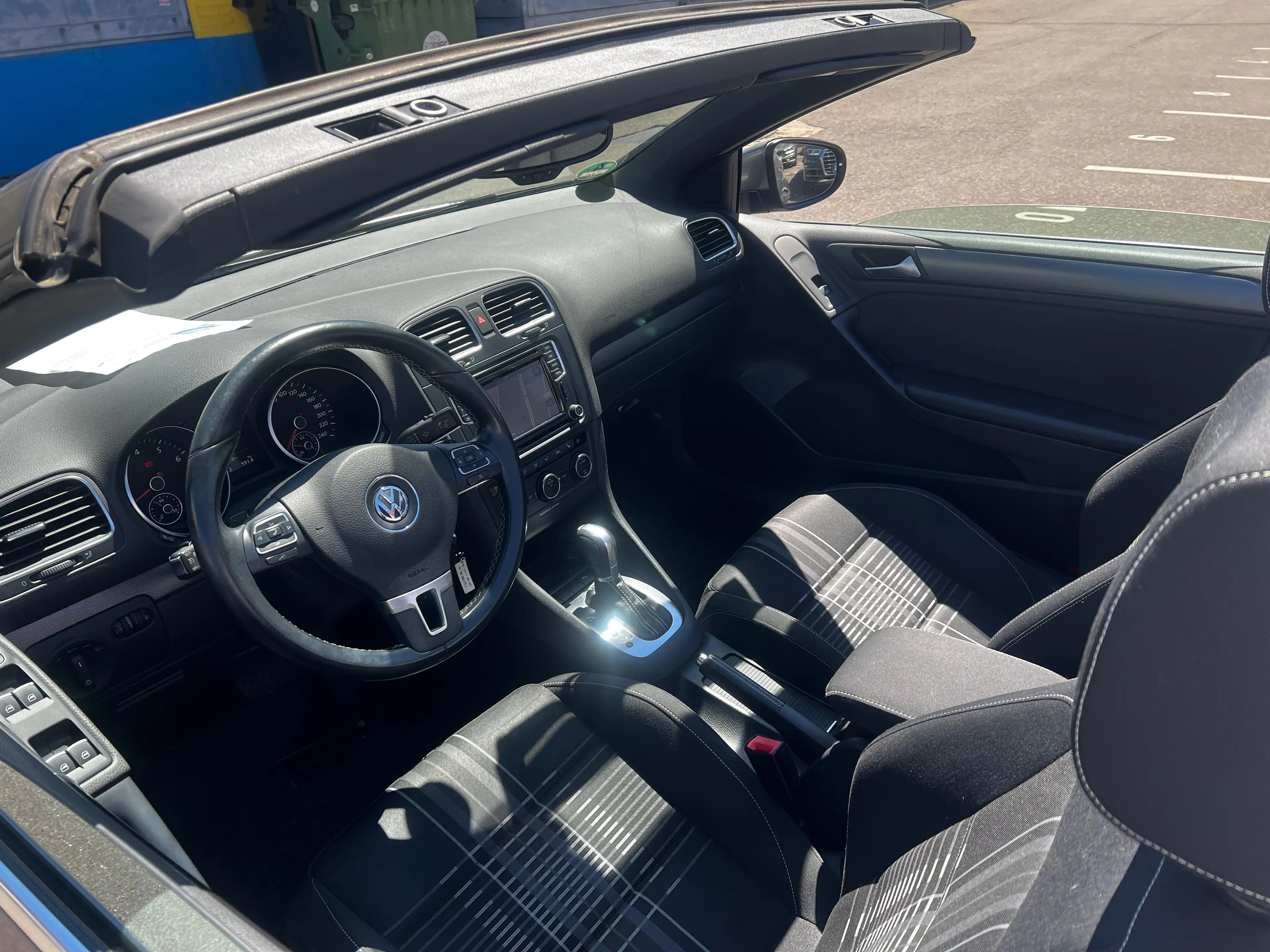 Volkswagen Golf Cabriolet Lounge BMT — photo 5