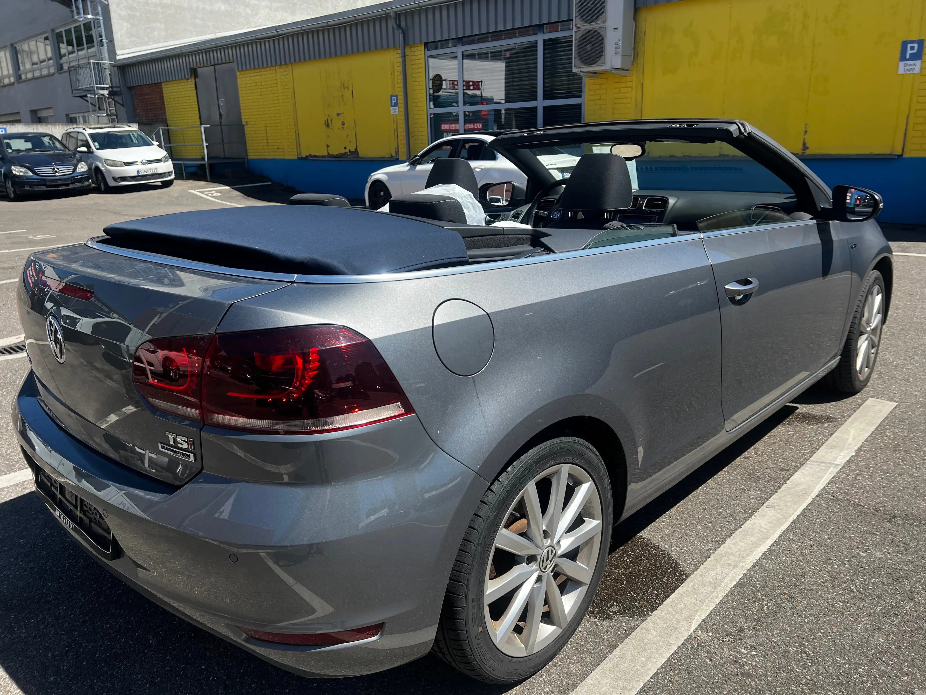 Volkswagen Golf Cabriolet Lounge BMT — photo 2
