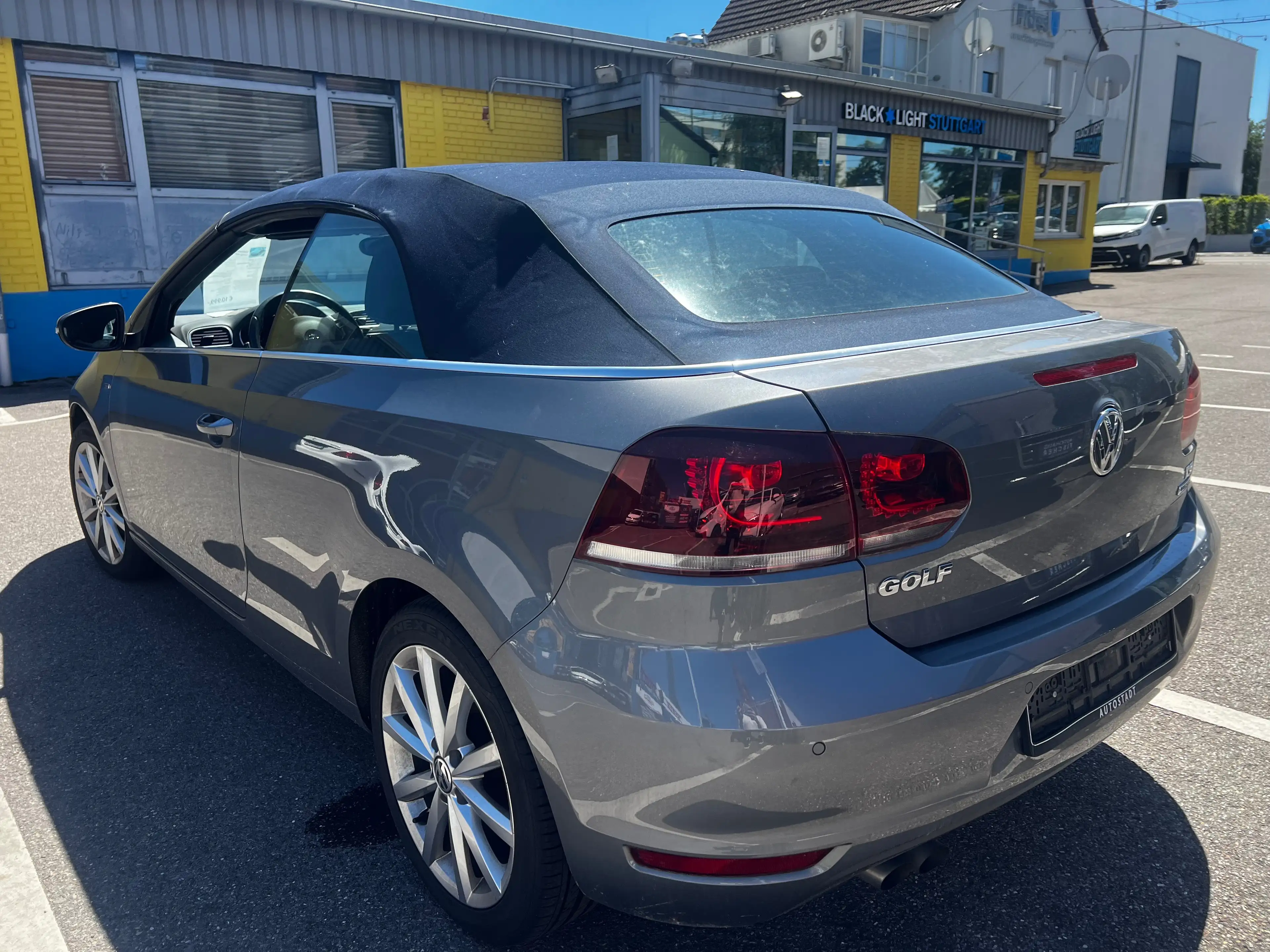 Volkswagen Golf Cabriolet Lounge BMT — photo 14